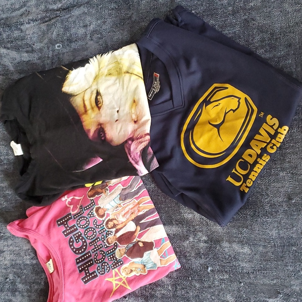 Three 90s Tshirts Bundle Size S